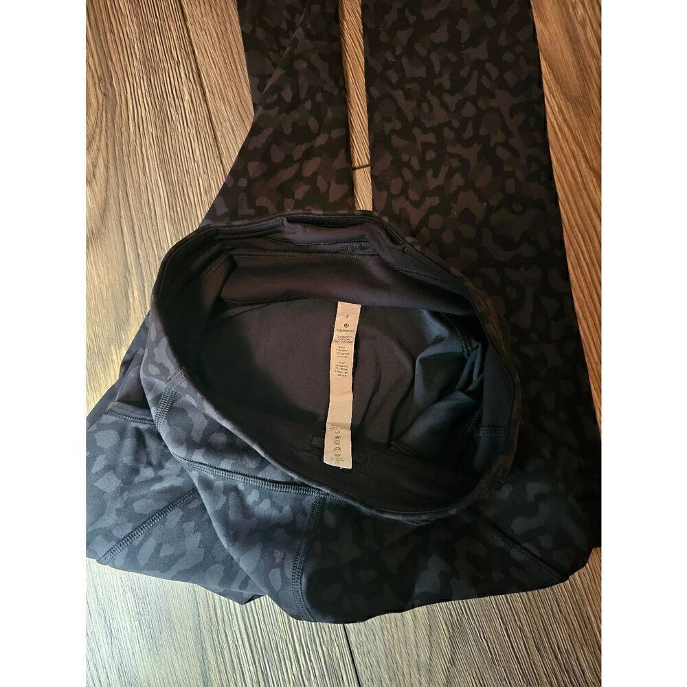 Lululemon Size 4 Speed Tights Leopard Camo - Picture 6 of 6